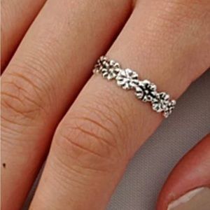 Silver boho daisy Celtic ring size 6.5